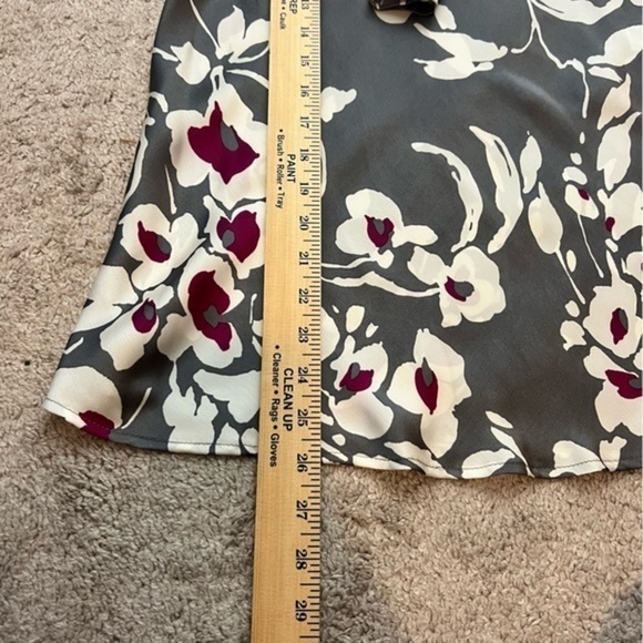 NINE WEST Women's size small Charmeuse Pattern Bow Blouse Grey White Floral - Picture 6 of 8